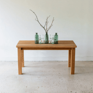 Açık renk ahşap masa - Görsel 1