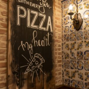 El Boyaması Pizza Temalı Ahşap Tabela - Rustik Restoran ve Mutfak Duvar Dekoru - Görsel 3