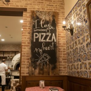 El Boyaması Pizza Temalı Ahşap Tabela - Rustik Restoran ve Mutfak Duvar Dekoru - Görsel 1