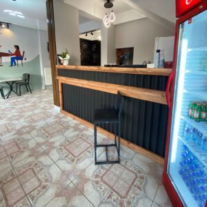 Endüstriyel Stil Masif Ahşap ve Oluklu Metal Tasarım Karşılama Bankosu - Görsel 6