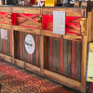 Masif Ahşap Özel Tasarım Banko – Işıklı, Logolu ve Çekmeceli Karşılama Masası - Görsel 3