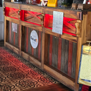 Masif Ahşap Özel Tasarım Banko – Işıklı, Logolu ve Çekmeceli Karşılama Masası - Görsel 6