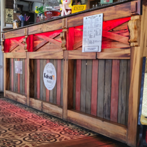 Masif Ahşap Özel Tasarım Banko – Işıklı, Logolu ve Çekmeceli Karşılama Masası - Görsel 1