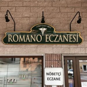 Özel Tasarım Ahşap Eczane Tabelası - Retro & Vintage Görünümlü Kabartma Tabela - Görsel 3