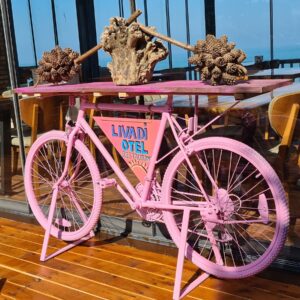 Retro Tasarım Bisiklet Bar Masası & Dresuar – Doğal Ahşap Tablalı Dekoratif Konsol Kişiye Özel Logo & Renk - Görsel 6